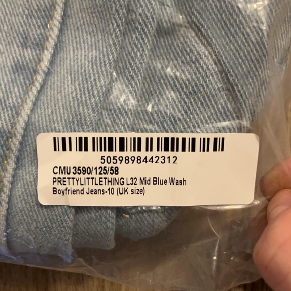 NWT/NIB Pretty Little Thing (PLT) Mid-Blue Wash Boyfriend Jeans US 6 - Picture 5 of 5